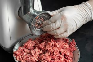 Processamento de carne em alta demanda: como ganhar produtividade sem perder padrão?